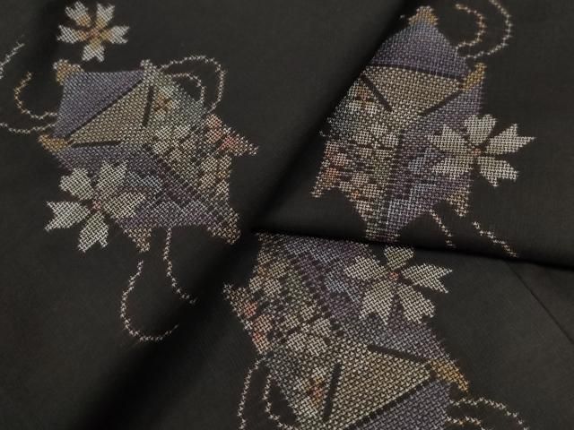 平和屋着物 本場大島紬 9マルキ 地空き 糸巻き舞桜文 正絹 yc