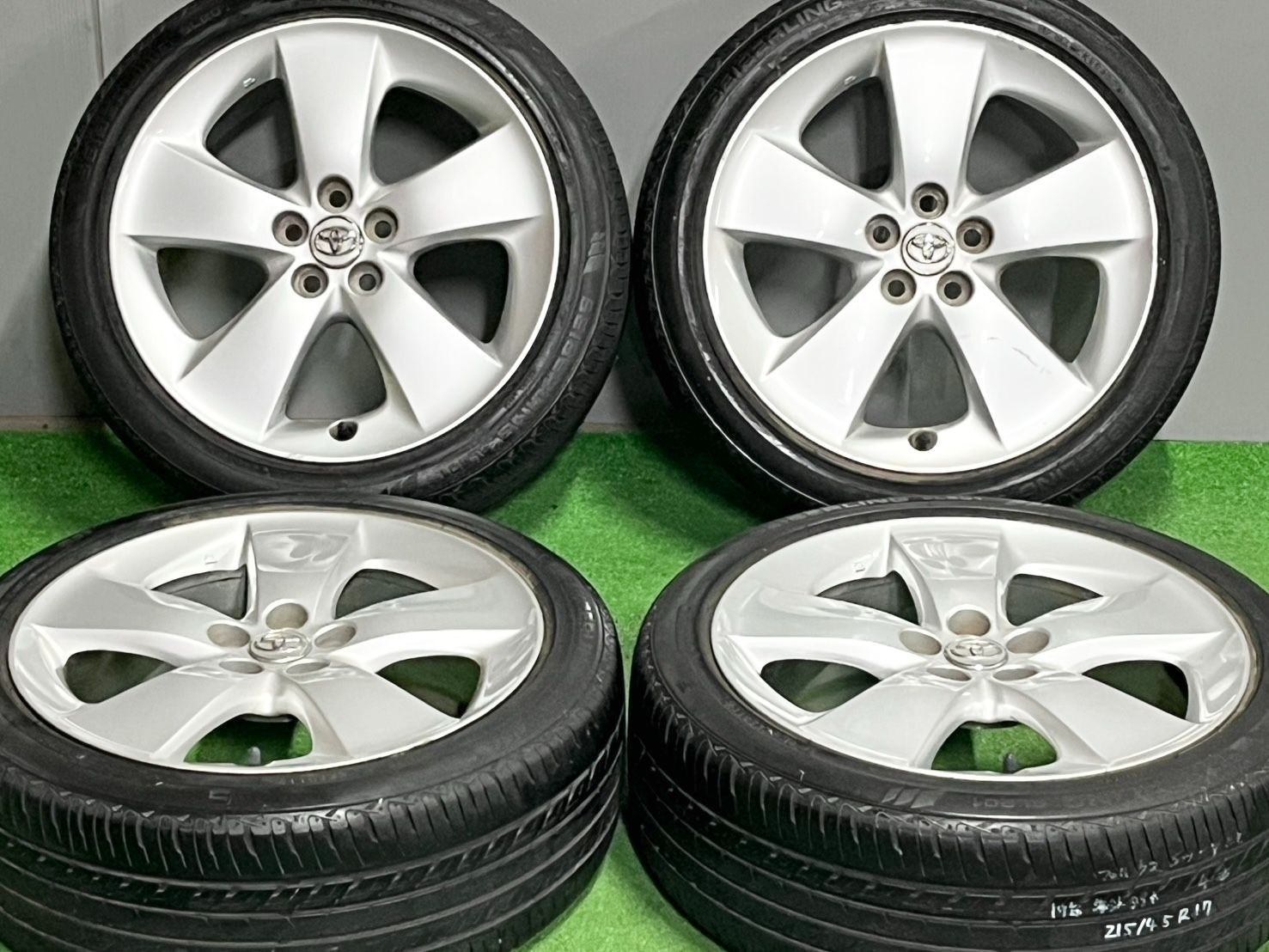 ︎送料無料︎【即決品！！】トヨタ 30プリウス Sツーリング 純正 17in 7J +50 PCD100 セイバーリング 215/45R17 カローラスポーツ ウィッシュ 即納可能