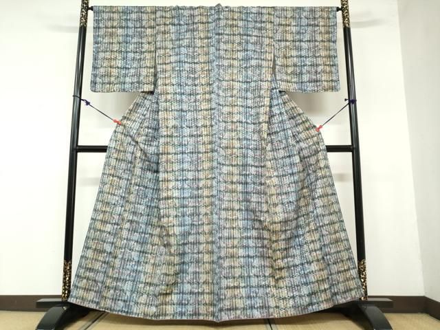 平和屋着物 上質な紬 蔦の葉文 正絹 ud