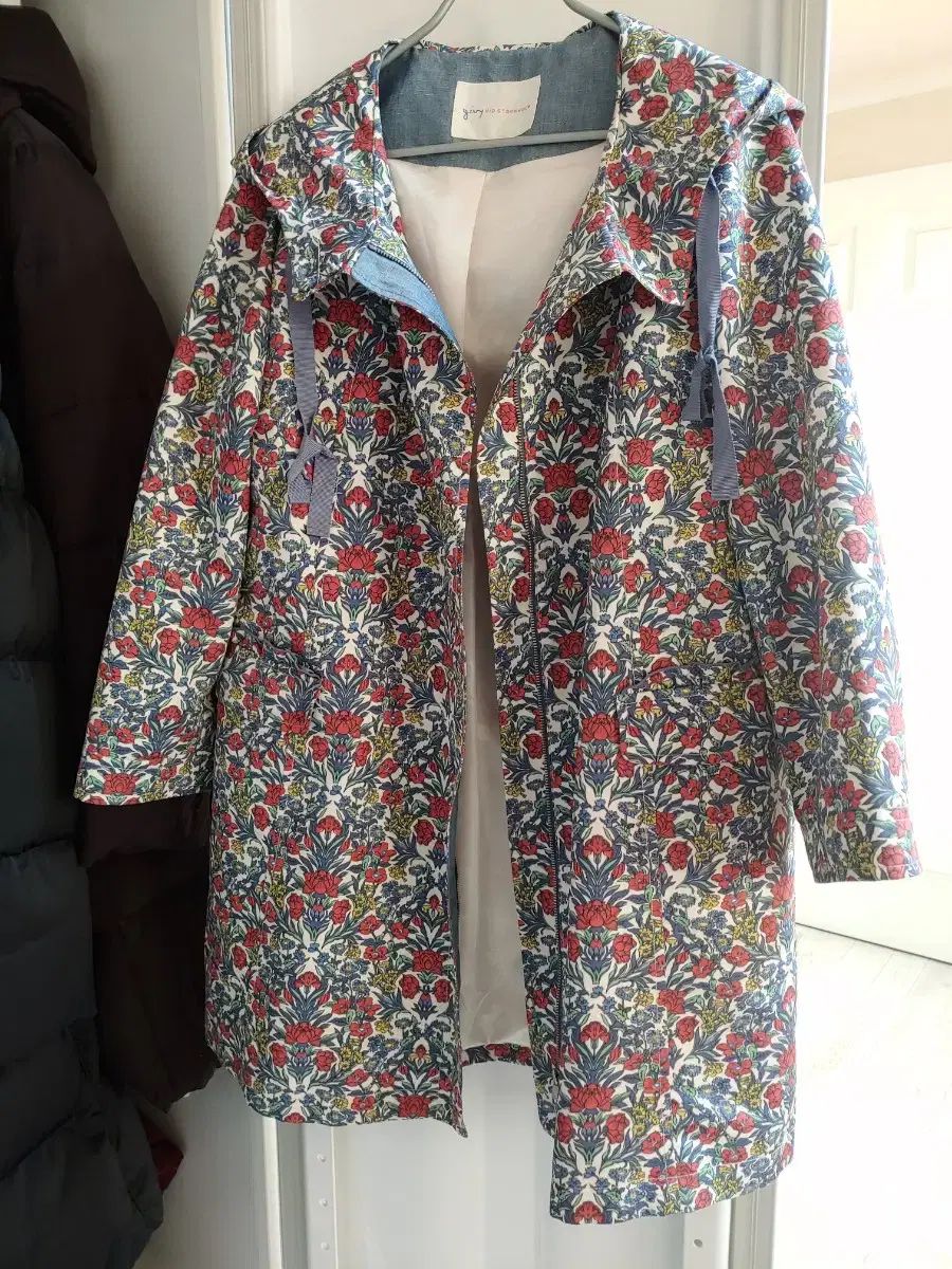 ギビー フラワー パータン WHO フード コート