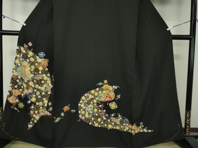 平和屋着物○創業460年・千總 黒留袖 駒刺繍 宝尽くし花文 金彩 そごう