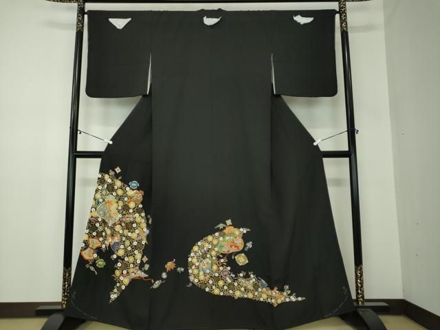 平和屋着物 創業460年 千總 黒留袖 駒刺繍 宝尽くし花文 金彩 そごう扱い 正絹 ps