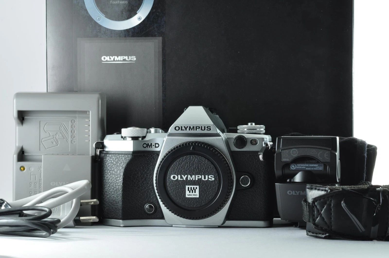 Olympus OM D E M 5 Mark II Silver シルバー