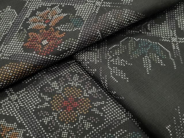 平和屋着物 本場大島紬 9マルキ 菱草花文 正絹 gh