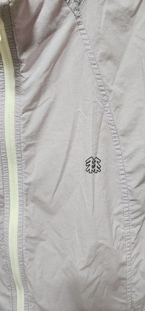 コーロンスポーツ 薄い