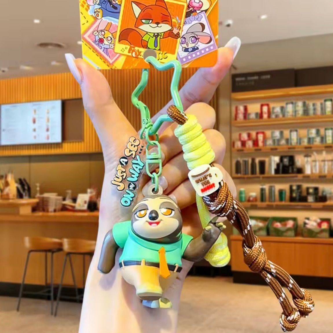 Disney ズートピア フラッシュ キーホルダー ストラップ - メルカリ