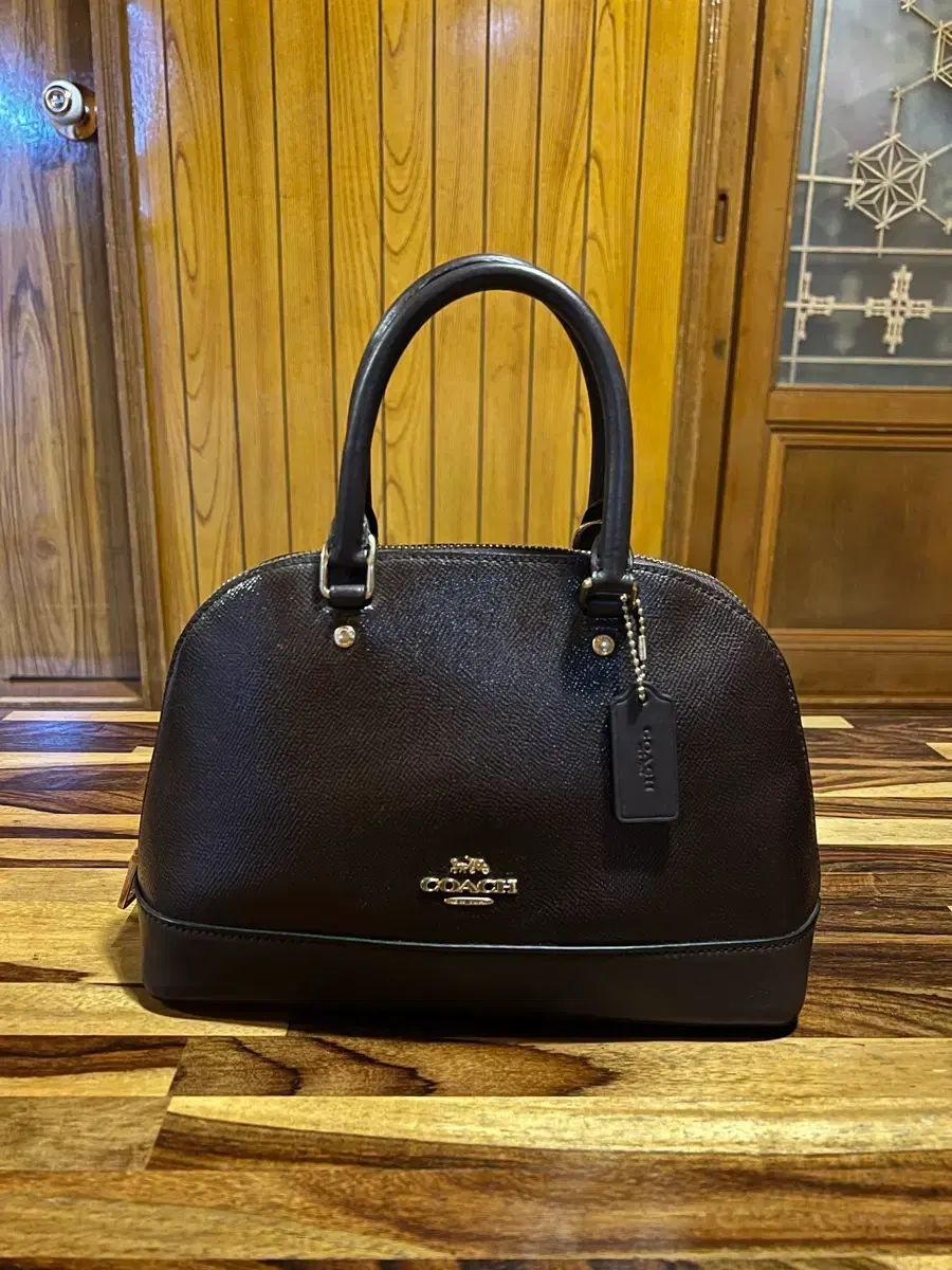 レディース COACH ミニ シエラ サッチェルバッグ (ディープブラウン)