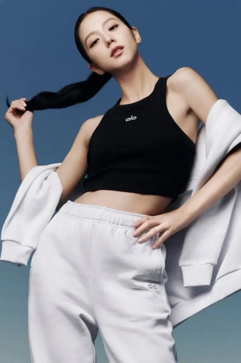 alo ヨガ クロップド ノースリーブ