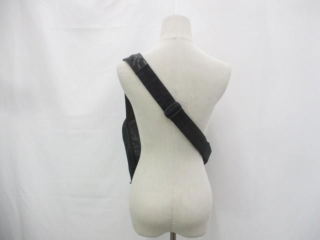 miumiu ボディバッグ