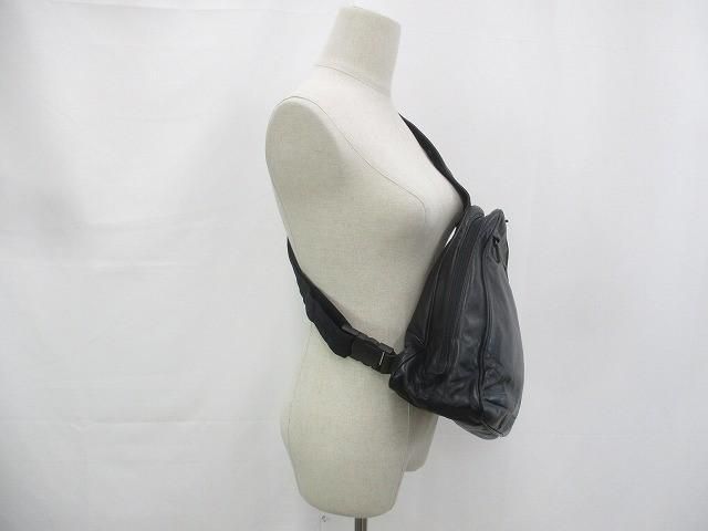 ミュウミュウ miumiu ボディバッグ ショルダーバッグ バッグ レザー×ナイロン ロゴ型押し ブラック 黒 メンズ