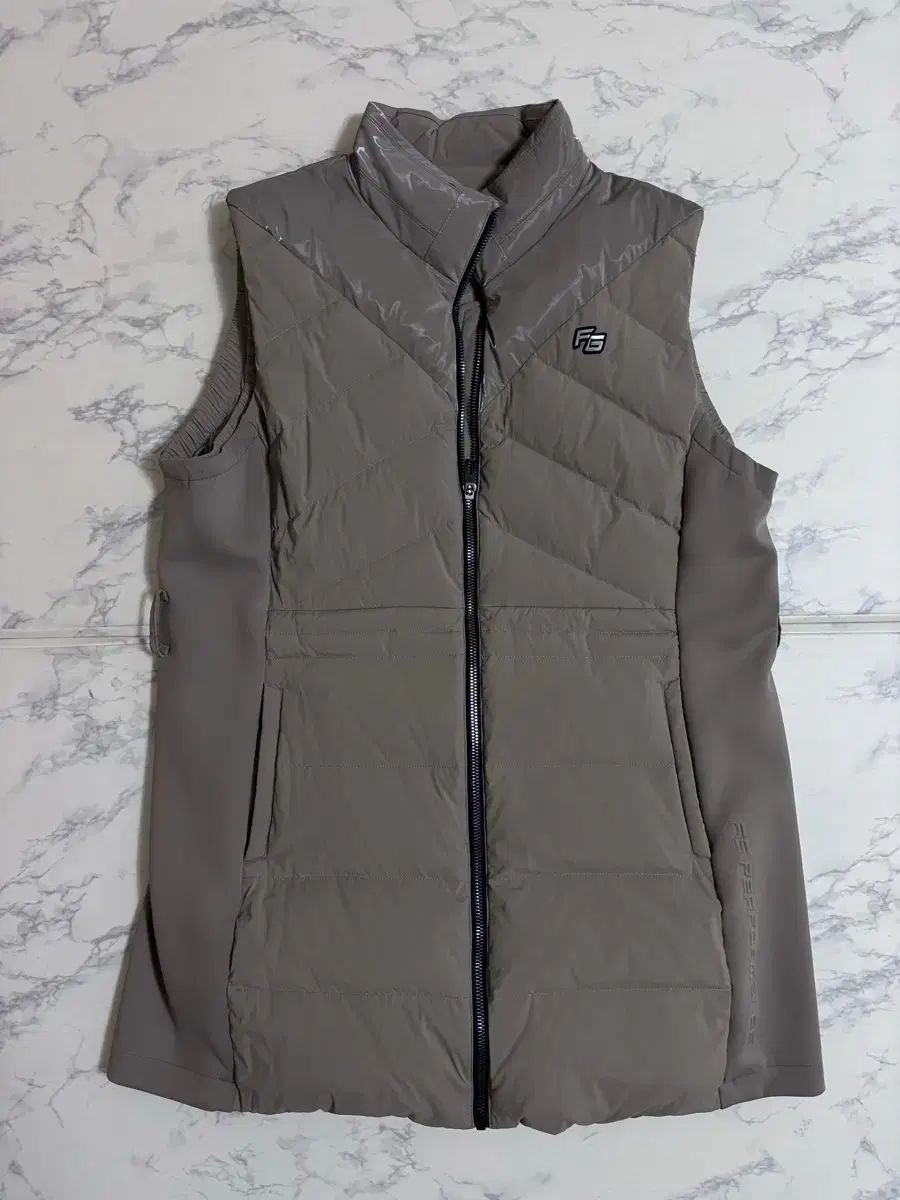 メンズ ゴルフ ダウンベスト FANTOM ゴルフウェア ダウン ベスト 公式通販 TopIsm トップイズム Rocky Featherbed（ロッキーマウンテンフェザーベッド Mountain XL&frasl;105 軽量 デサントゴルフ公式