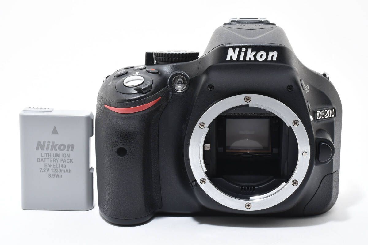 ✨ショット数1683回で超美品✨自撮りも楽々✨Nikon D5200　735-1 ✨ショット数1683回で超美品✨自撮りも楽々✨Nikon D5200 735-1
