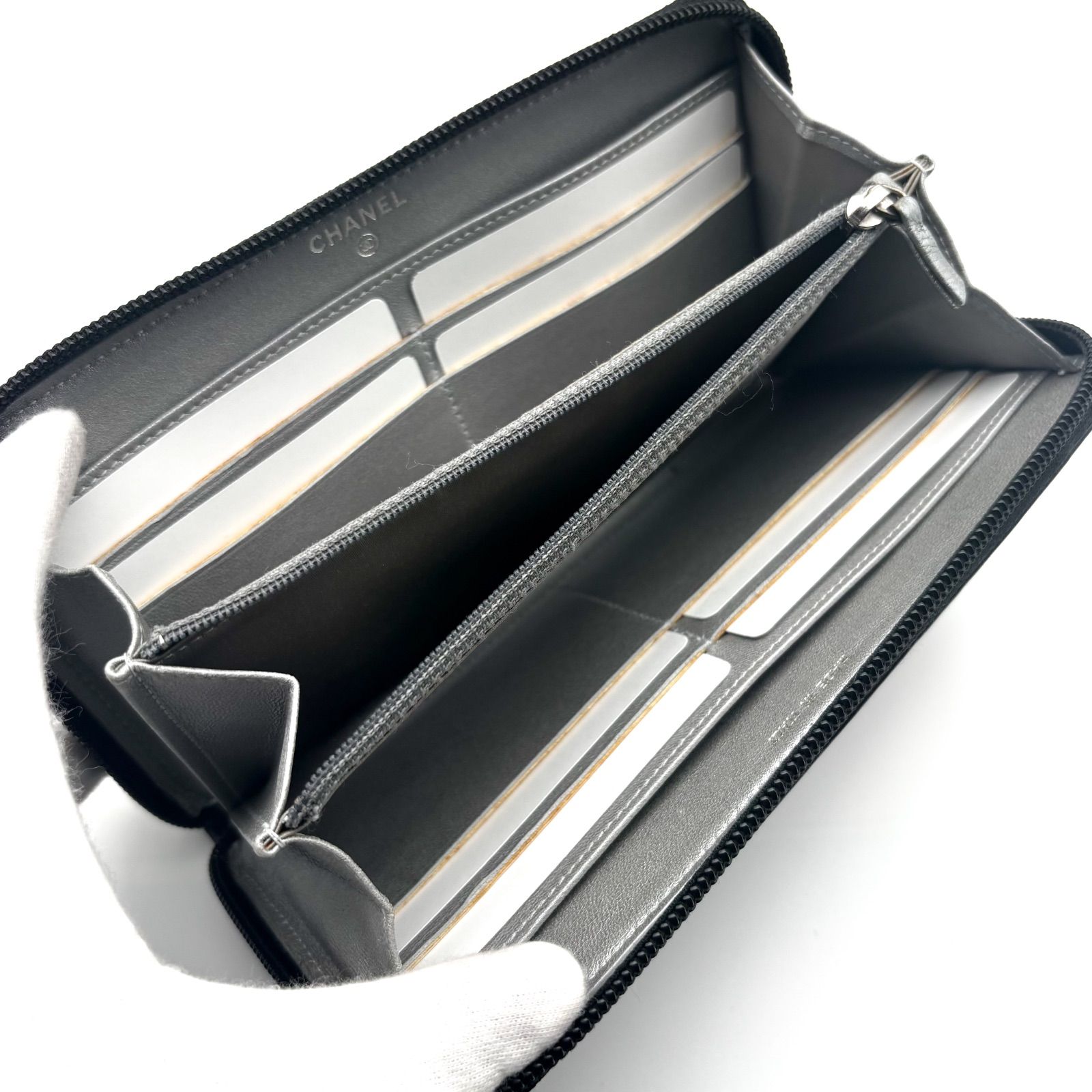 美品✨】シャネル CHANEL 長財布 カメリア 型押し ラウンドジップ ぶ