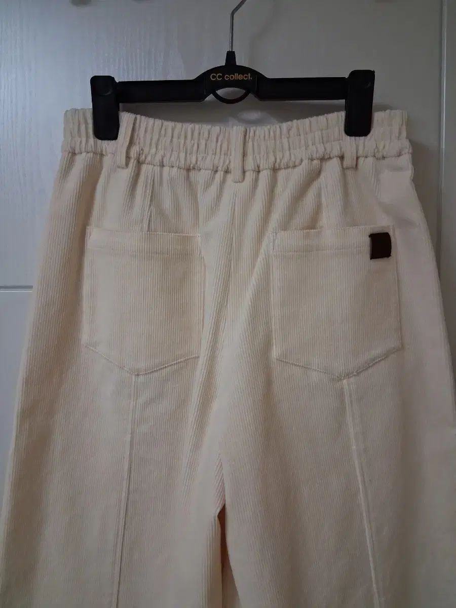 ベネトン アイボリー