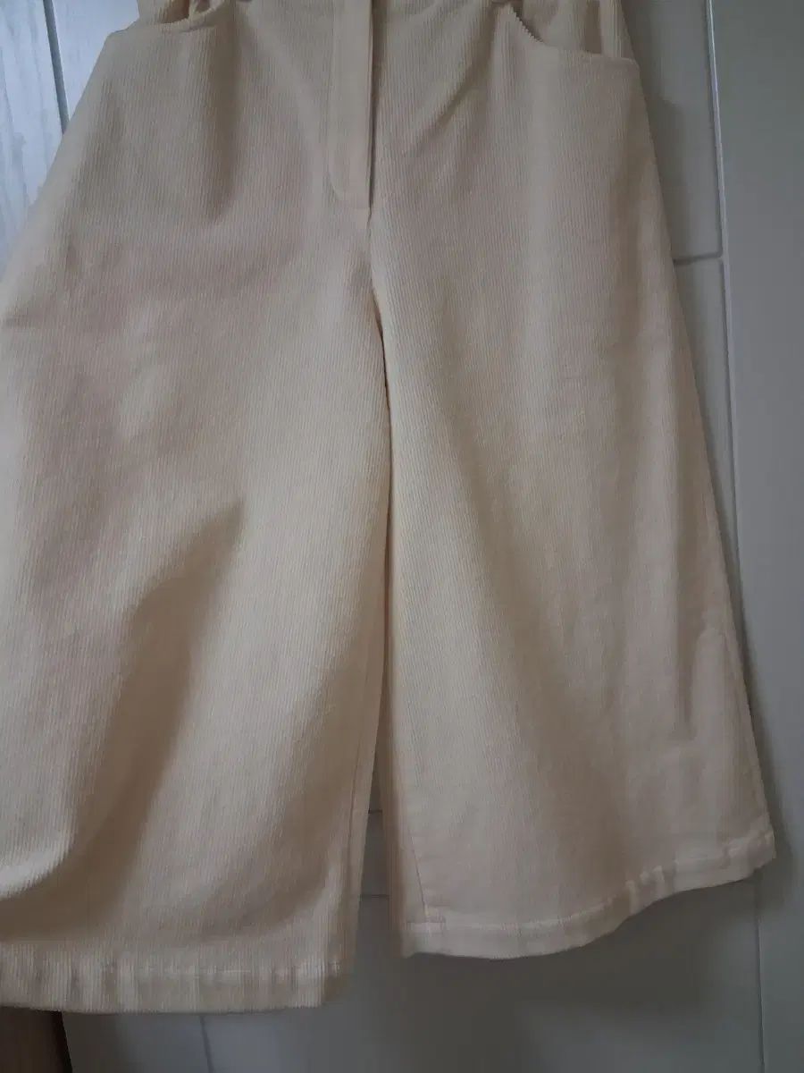 アイボリー コーデュロイ