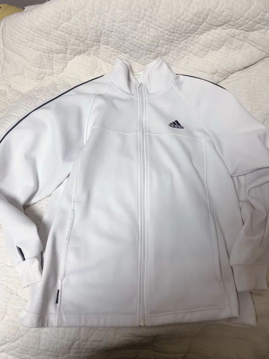 アディダス 白 ジャージ ジップアップ トラックジャージ NIKE PUMA mizuno