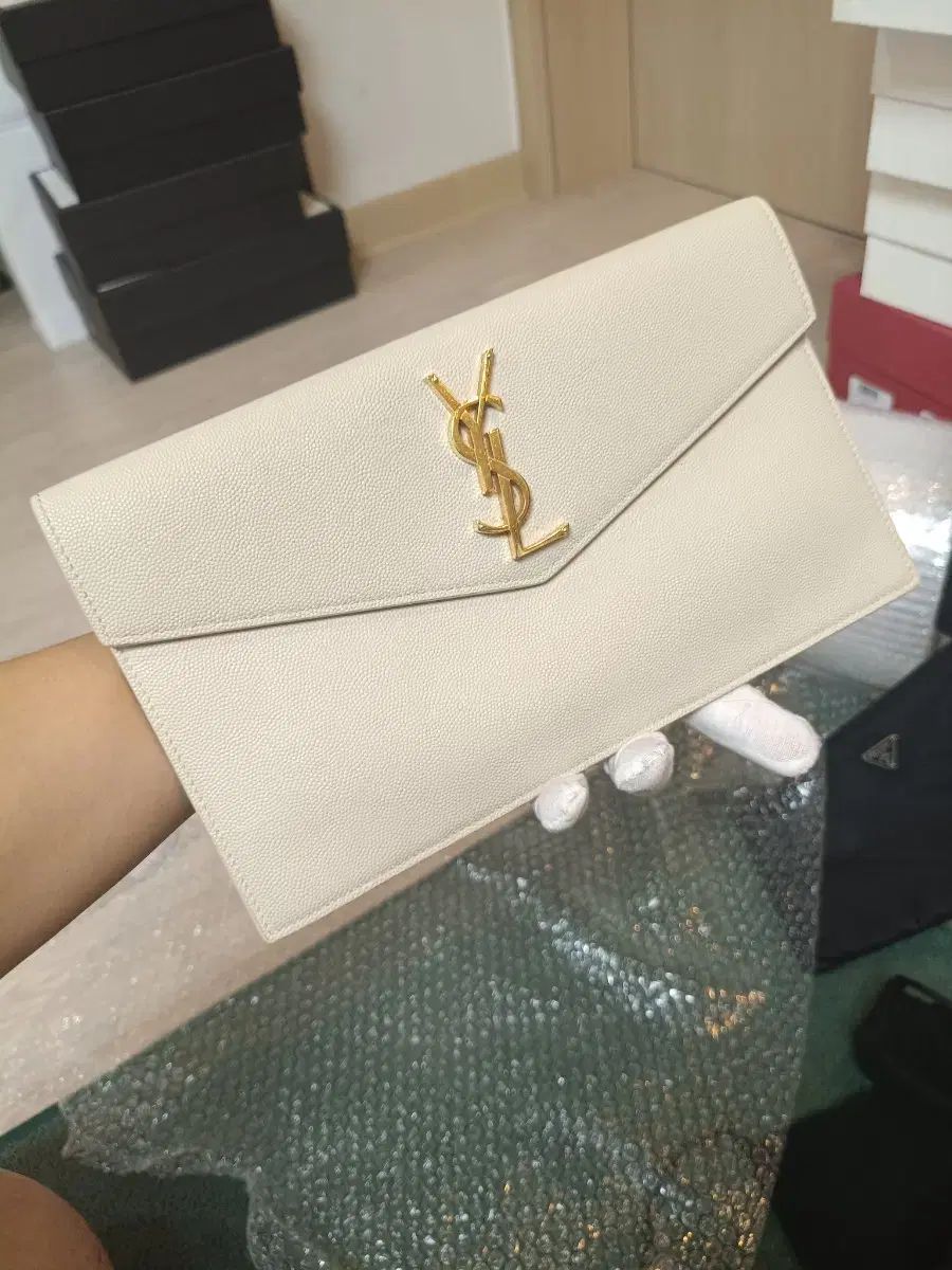 イヴ サンローラン アップタウン エンベロップ クラッチバッグ