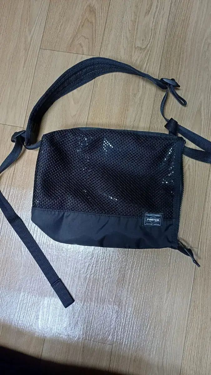 吉田ポーター ブラック メッシュ クロスバッグ