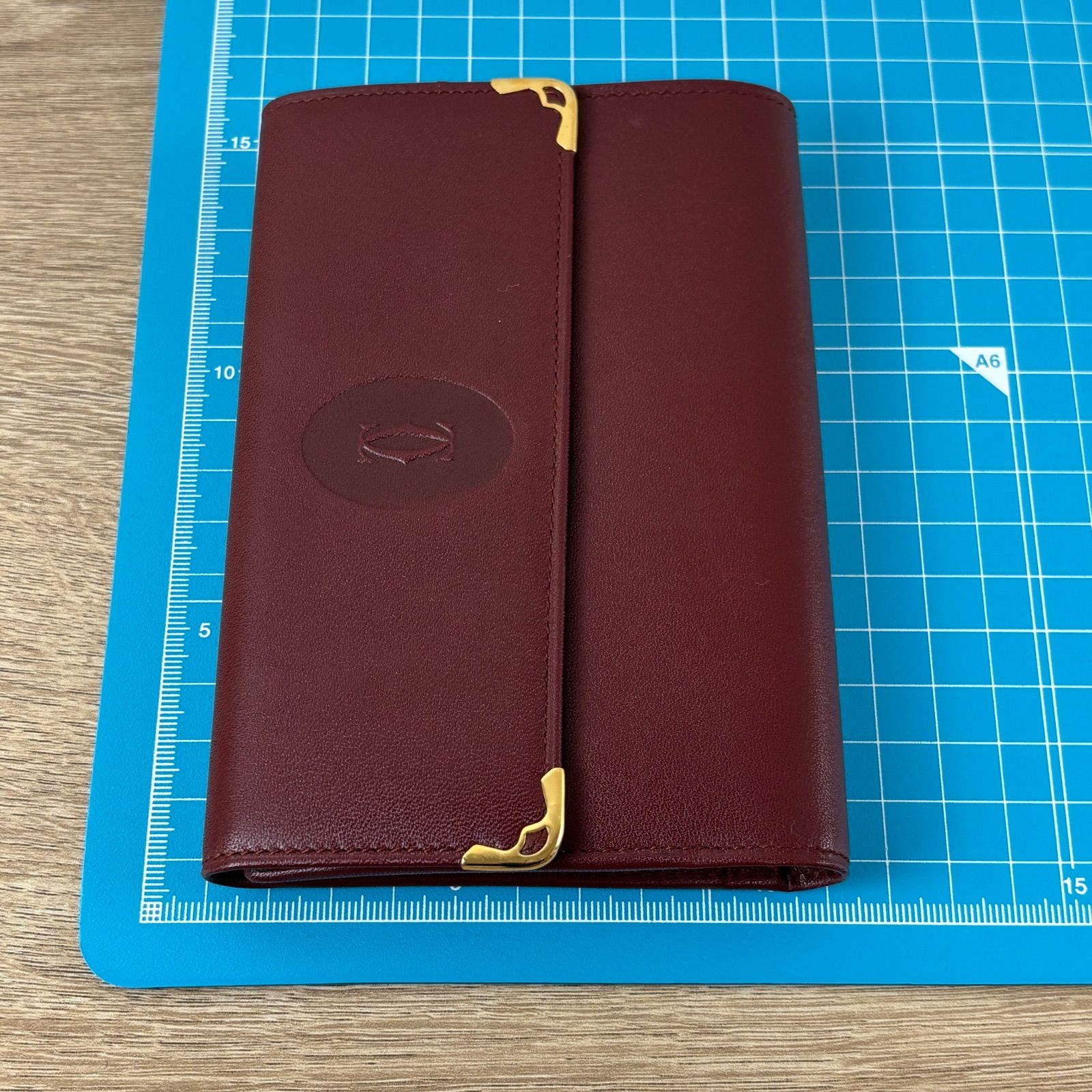  Cartier カルティエ マストライン 小銭入れ がま口 三つ折り財布 ボルドー レザー ロゴ刻印 ゴールド金具 レディース メンズ き 三つ折り財布 折り財布