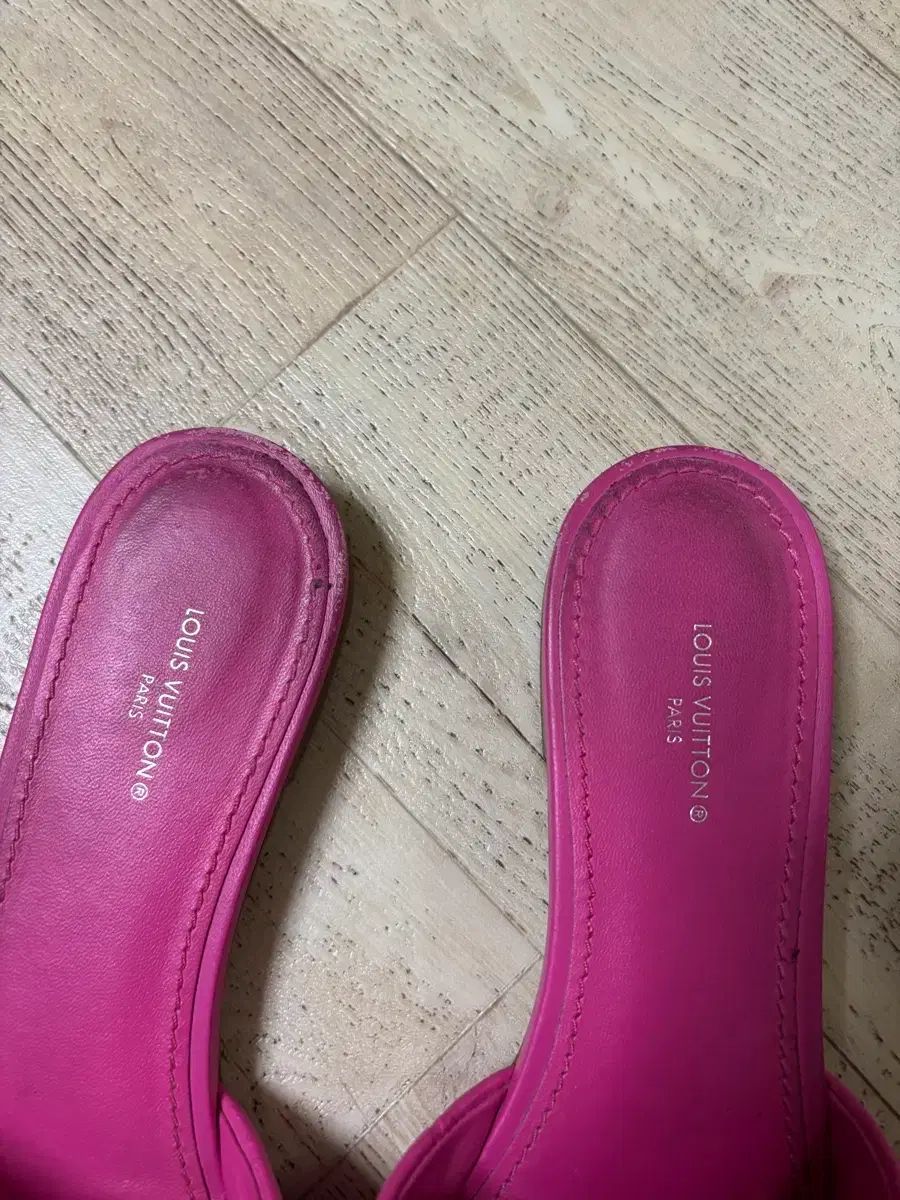 Louis Vuitton ピロー リバイバル ミュール ピンク