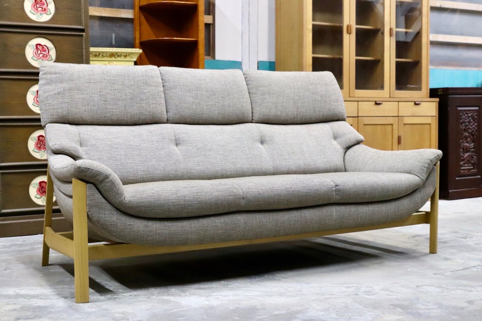 GMIS 374 karimoku カリモク UU 62シリーズ 長椅子 3人掛けソファ トリプルソファ 布張り オーク材 北欧スタイル 国産家具 定価約32 5万