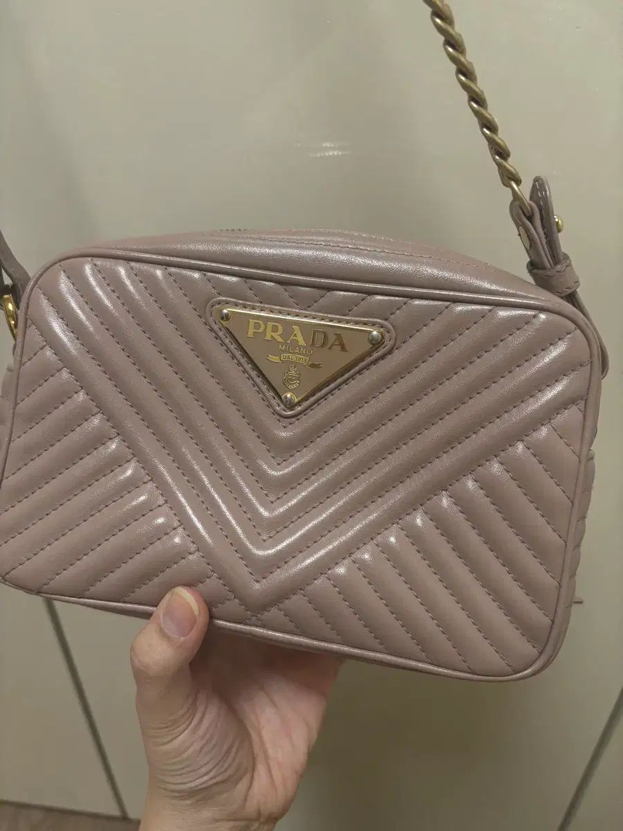 プラダ キルティング チェーン クロスバッグ