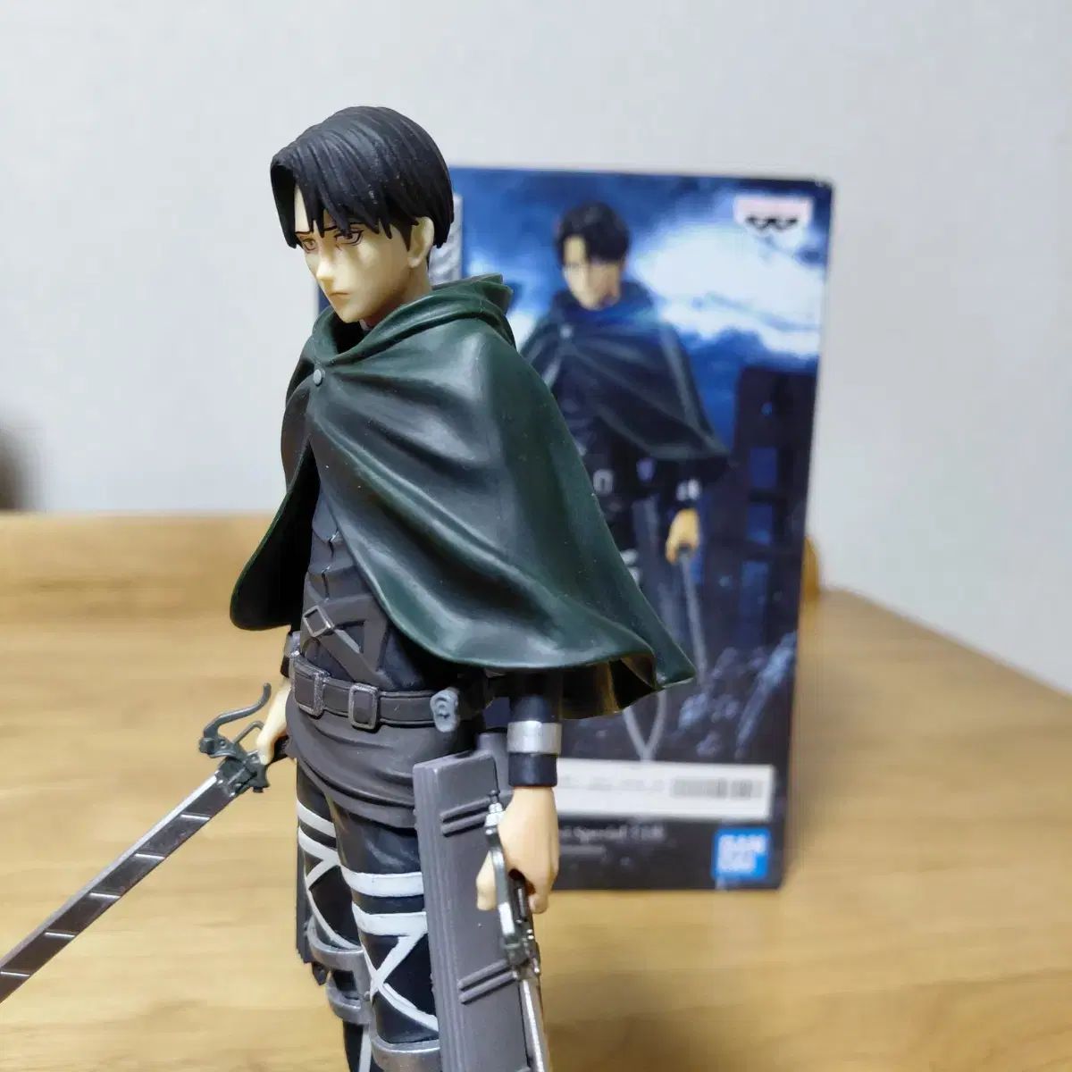 BANDAI 進撃の巨人 リヴァイ フィギュア 10周年