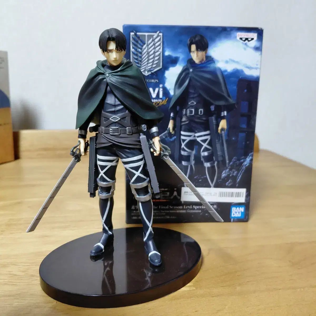 BANDAI 進撃の巨人 リヴァイ フィギュア 10周年