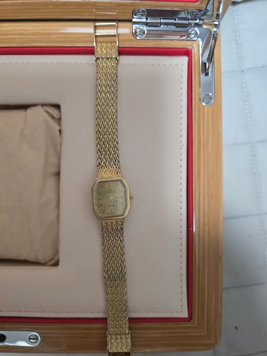 オメガ デヴィル ヴィンテージ クォーツ GOLD ダイアル SS レディース Tシャツ 1375