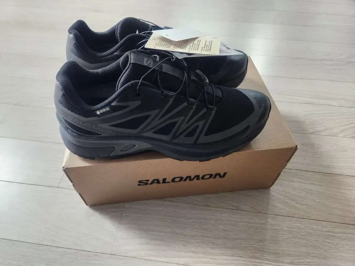 SALOMON トレッキング 登山靴