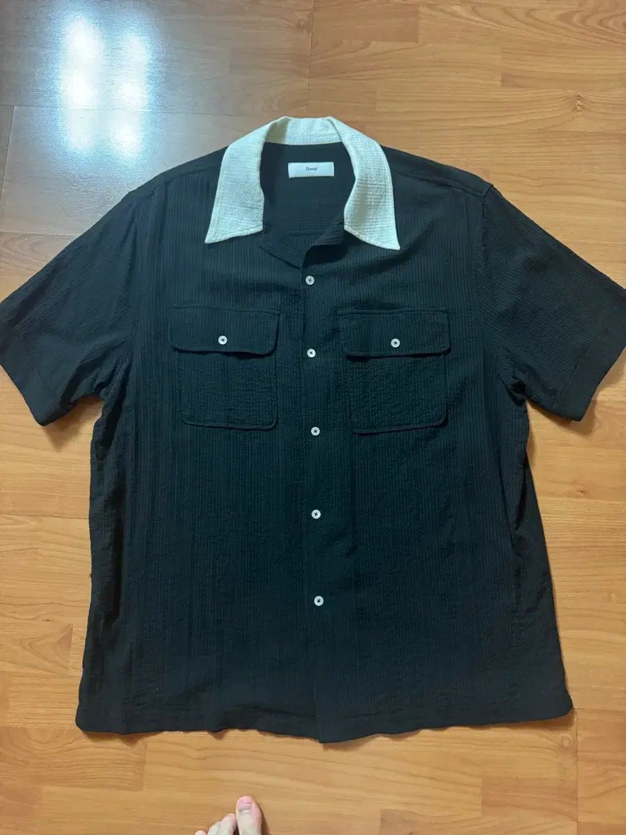 Dunst ブラック バイ KARA カラ 半袖シャツ