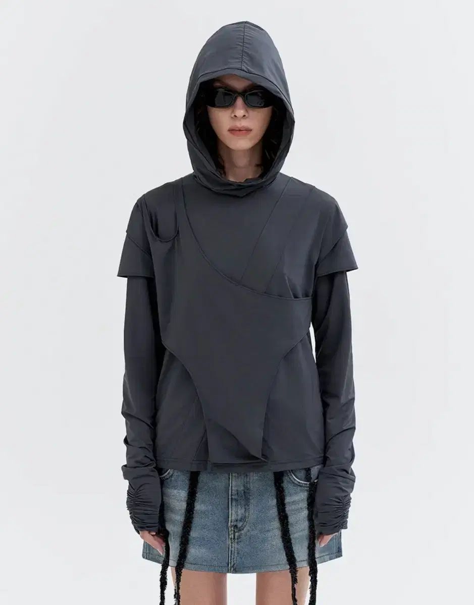 Yeel CUFFS SHIRRING LAYERED HOODED TOP