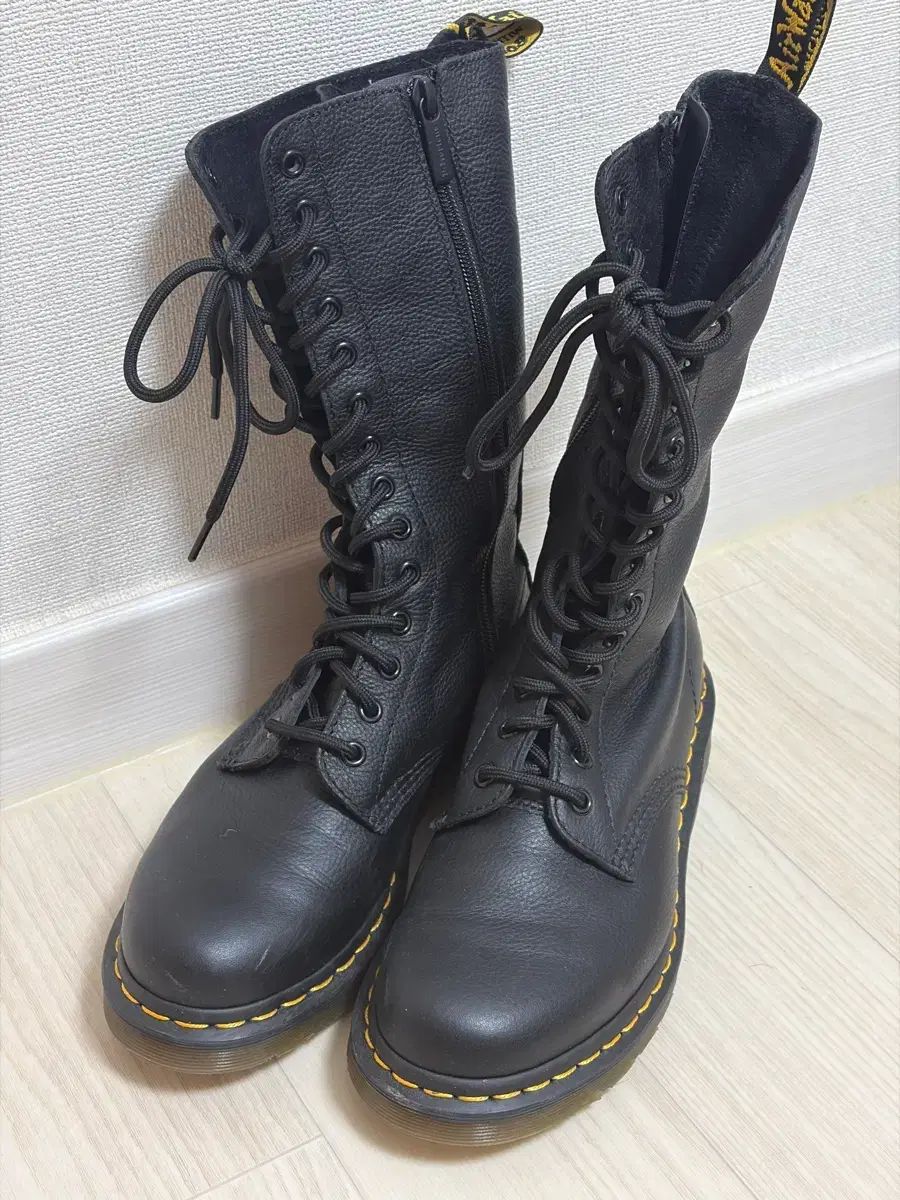 DR. MARTENS 1 B 99 バージニア 14ホール ブラック ブーツ 250