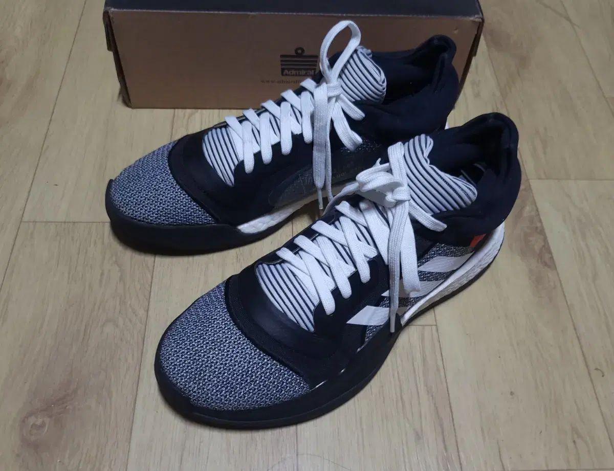 280 アディダス マーク ブースト バスケシューズ スニーカー ジョーダン