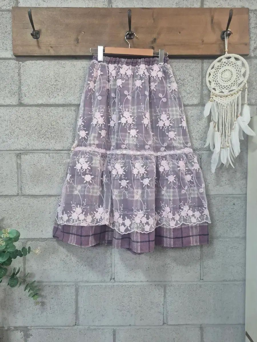 刺繍レースCHECK柄スカート