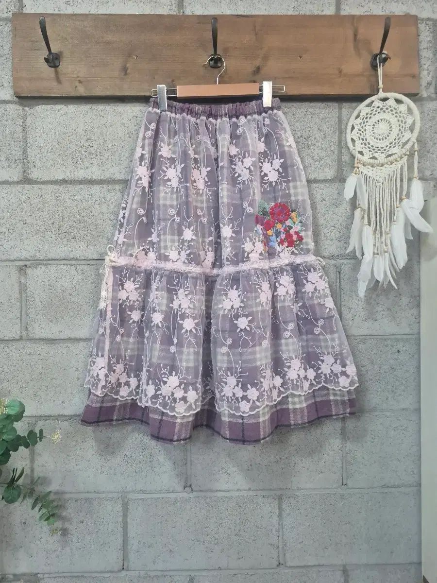 刺繍レースCHECK柄スカート