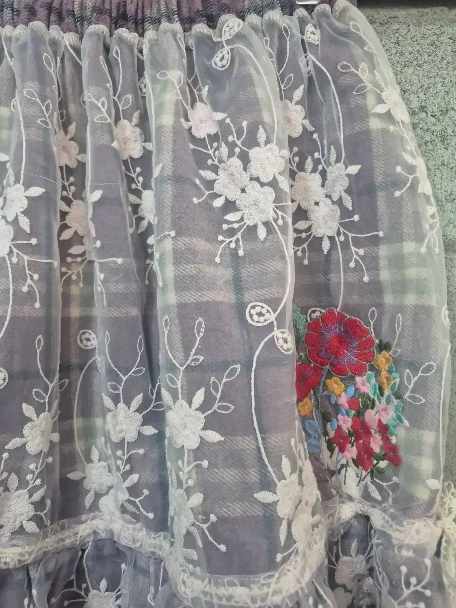 刺繍レースCHECK柄スカート