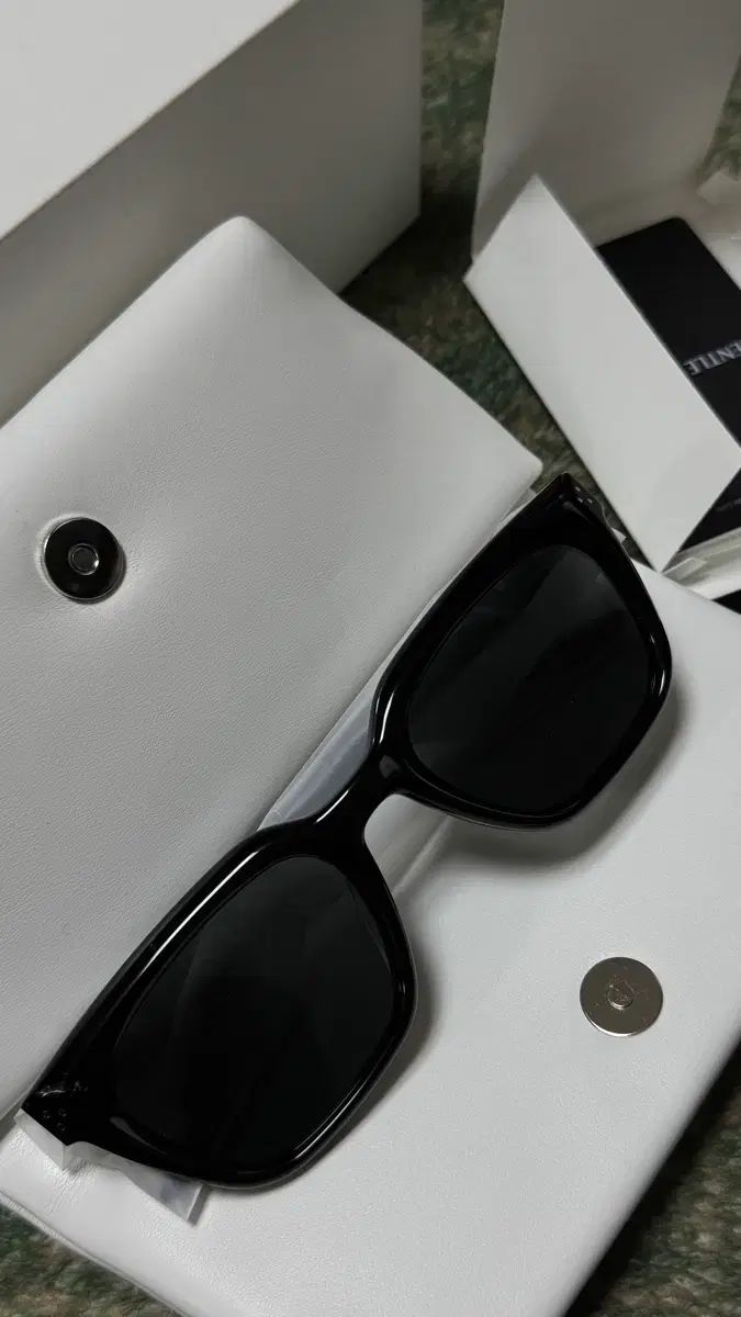 GENTLE MONSTER ジェントルモンスター hovo サングラス