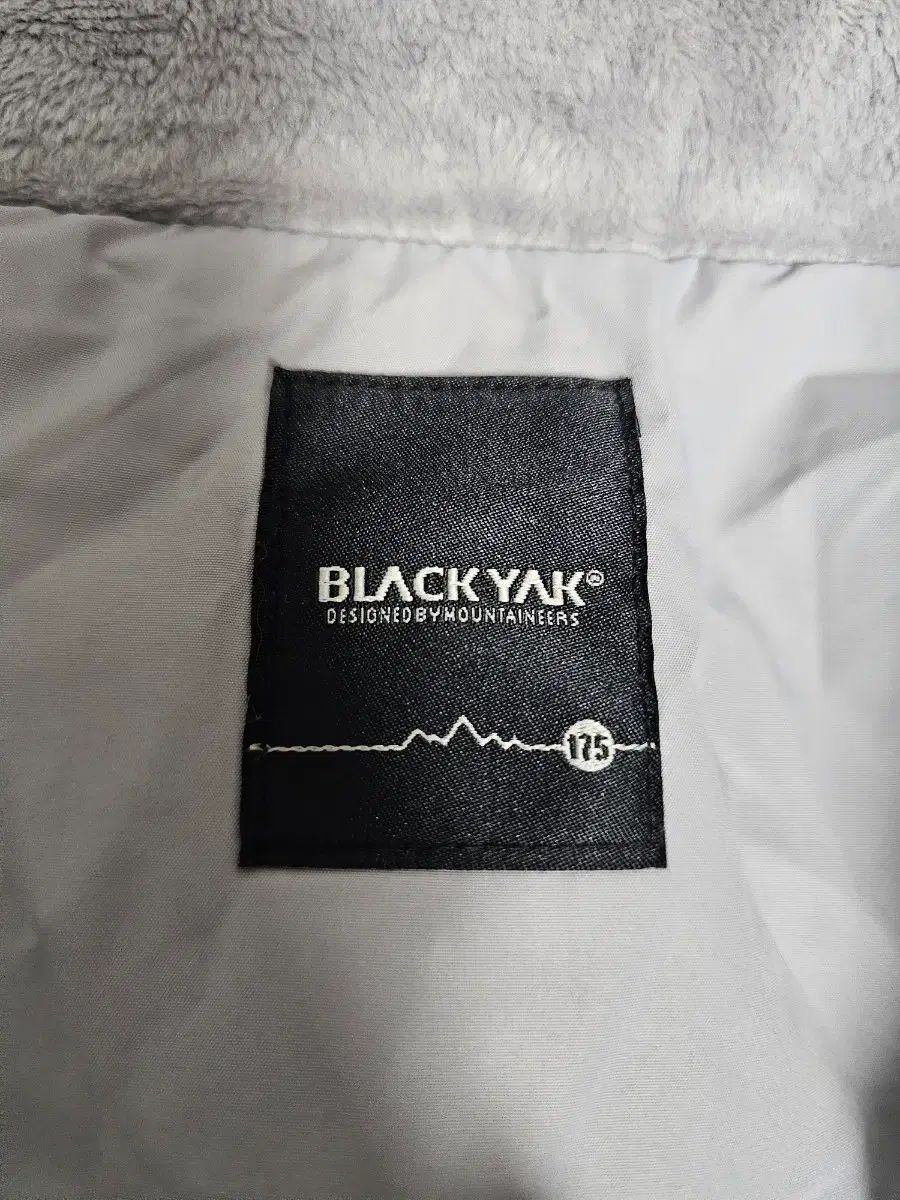 ベンチ ダウンジャケット