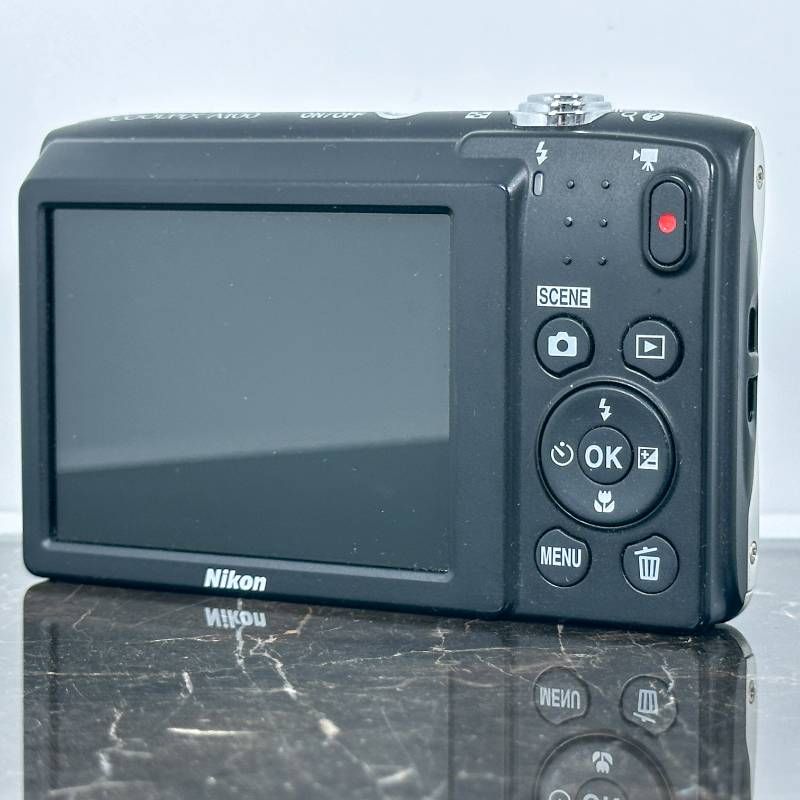 美品】Nikon ニコン COOLPIX A100 シルバー 2010万画素 光学5倍ズーム