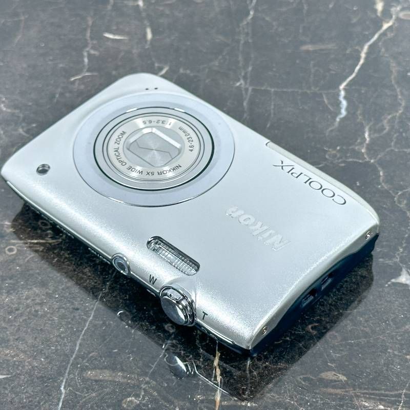 美品】Nikon ニコン COOLPIX A100 シルバー 2010万画素 光学5倍ズーム