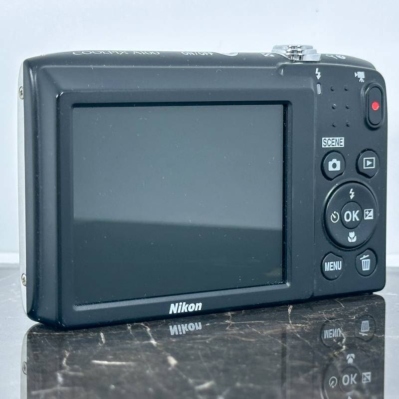 美品】Nikon ニコン COOLPIX A100 シルバー 2010万画素 光学5倍ズーム