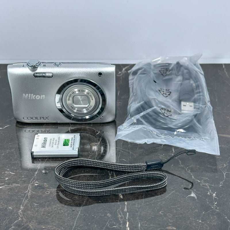 美品】Nikon ニコン COOLPIX A100 シルバー 2010万画素 光学5倍ズーム