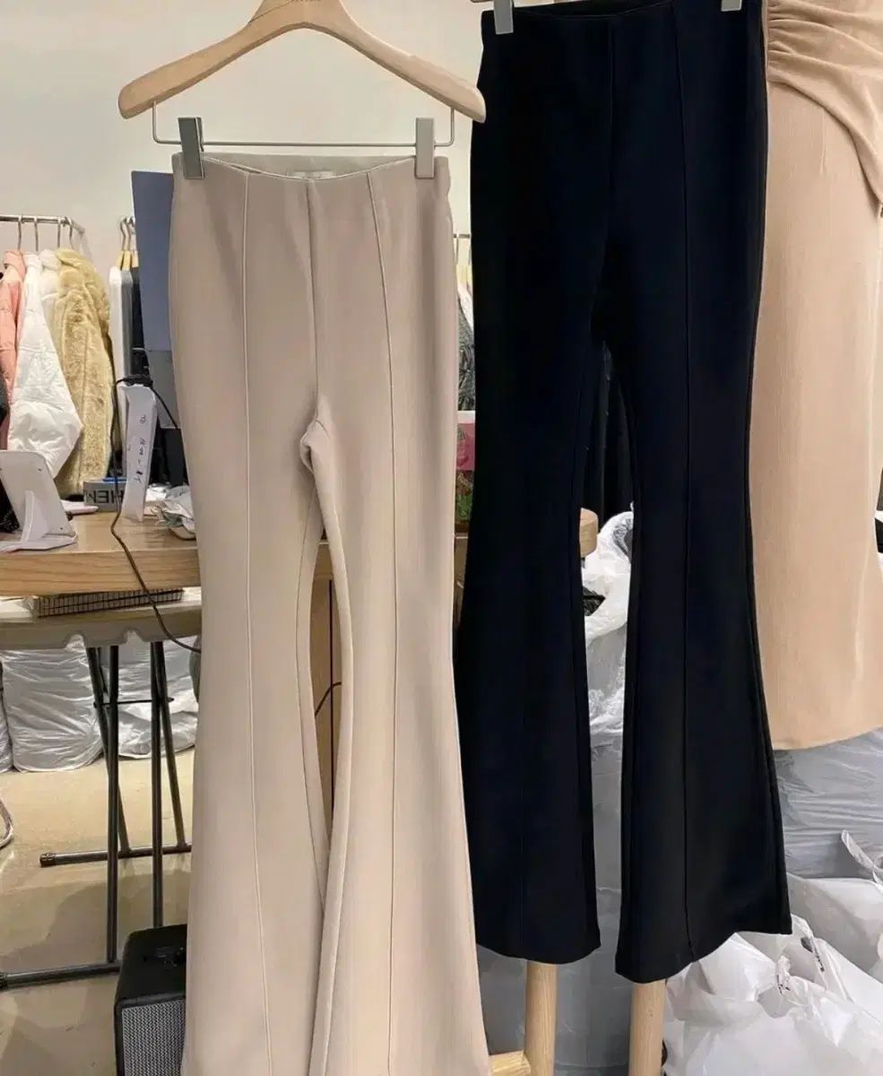 マグノリア スリット パンツ ベージュ S