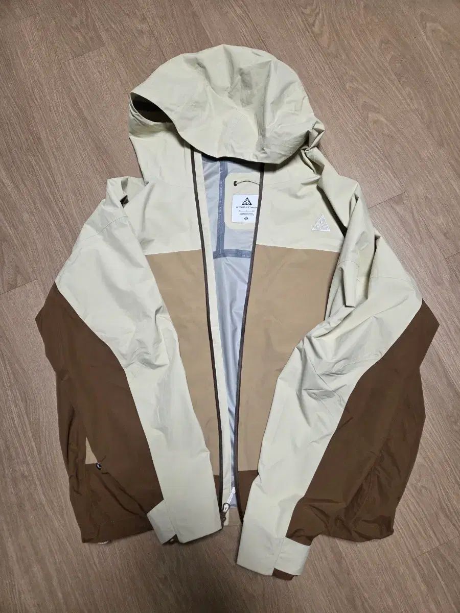 ナイキ ACG ウィンドブレーカー ジャケット ベージュ ブラウン