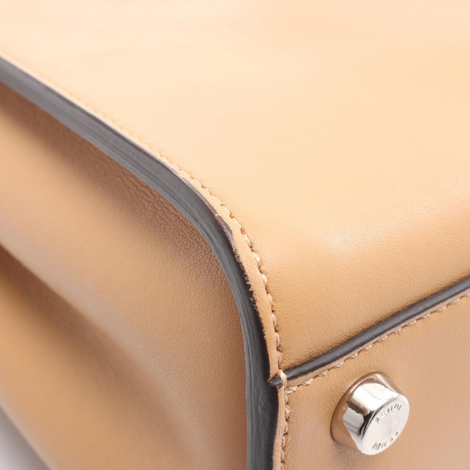 FENDI ピーカーブーエッセンシャリー　【ベージュレザーハンドバッグ】 FENDI ピーカーブーエッセンシャリー 【ベージュレザーハンドバッグ