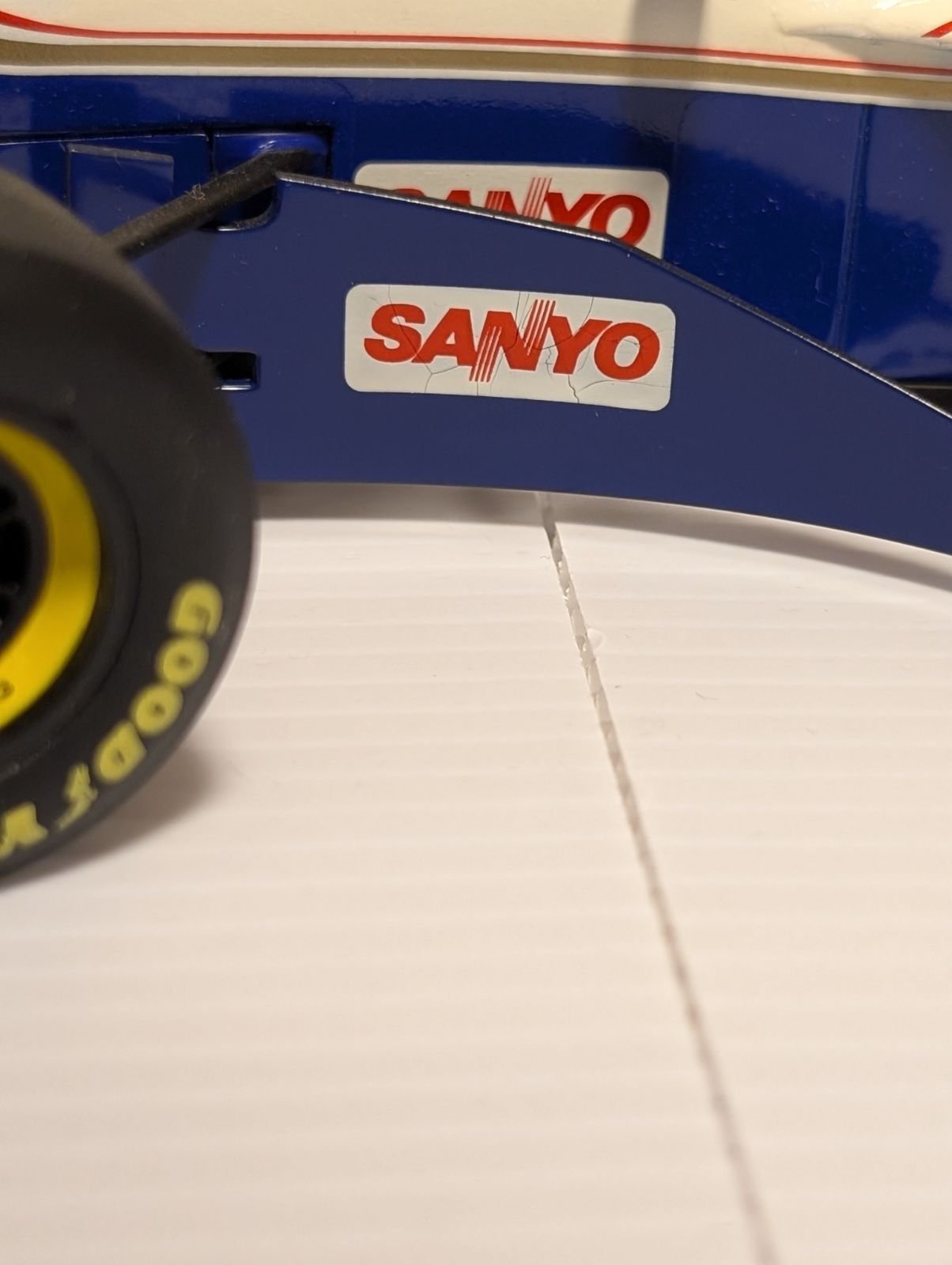 タバコデカール付き！1/18ウィリアムズFW18デイモン・ヒル - メルカリ