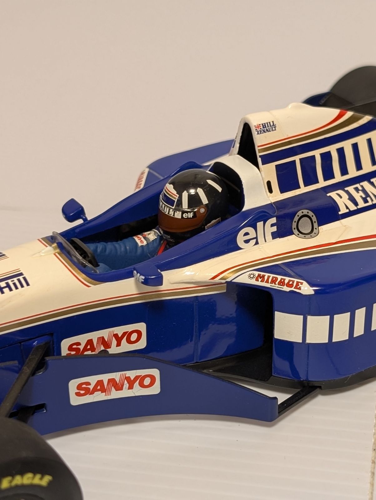 タバコデカール付き！1/18ウィリアムズFW18デイモン・ヒル - メルカリ