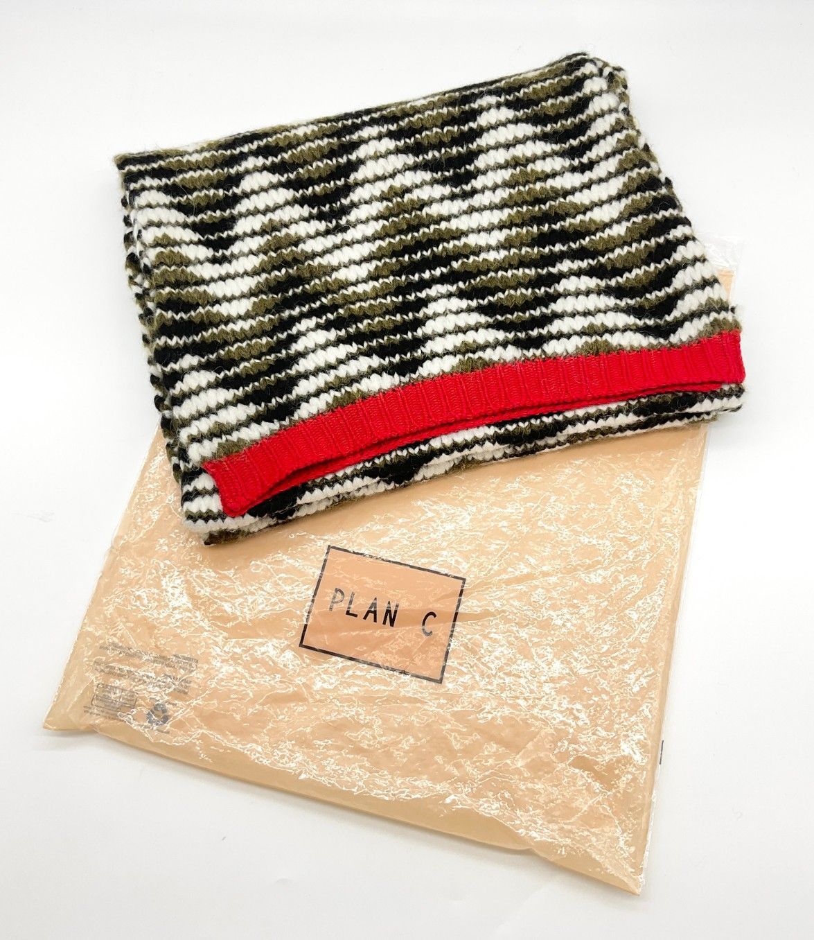 ブラック×カーキ×ホワイト