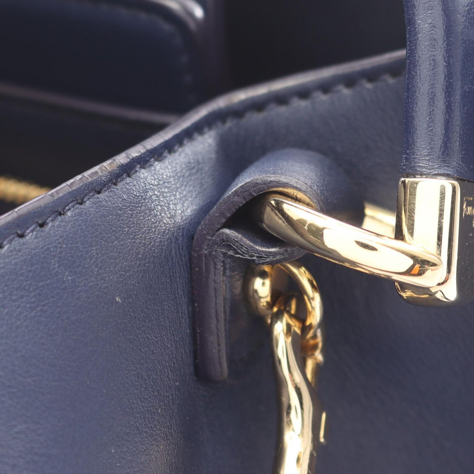 サルヴァトーレフェラガモ Salvatore Ferragamo ハンドバッグ 